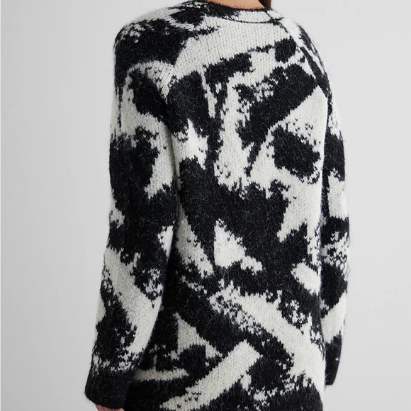 Express Women’s Printed Fuzzy Knit Button Front Tunic Cardigan Black/White XS - Picture 5 of 10
